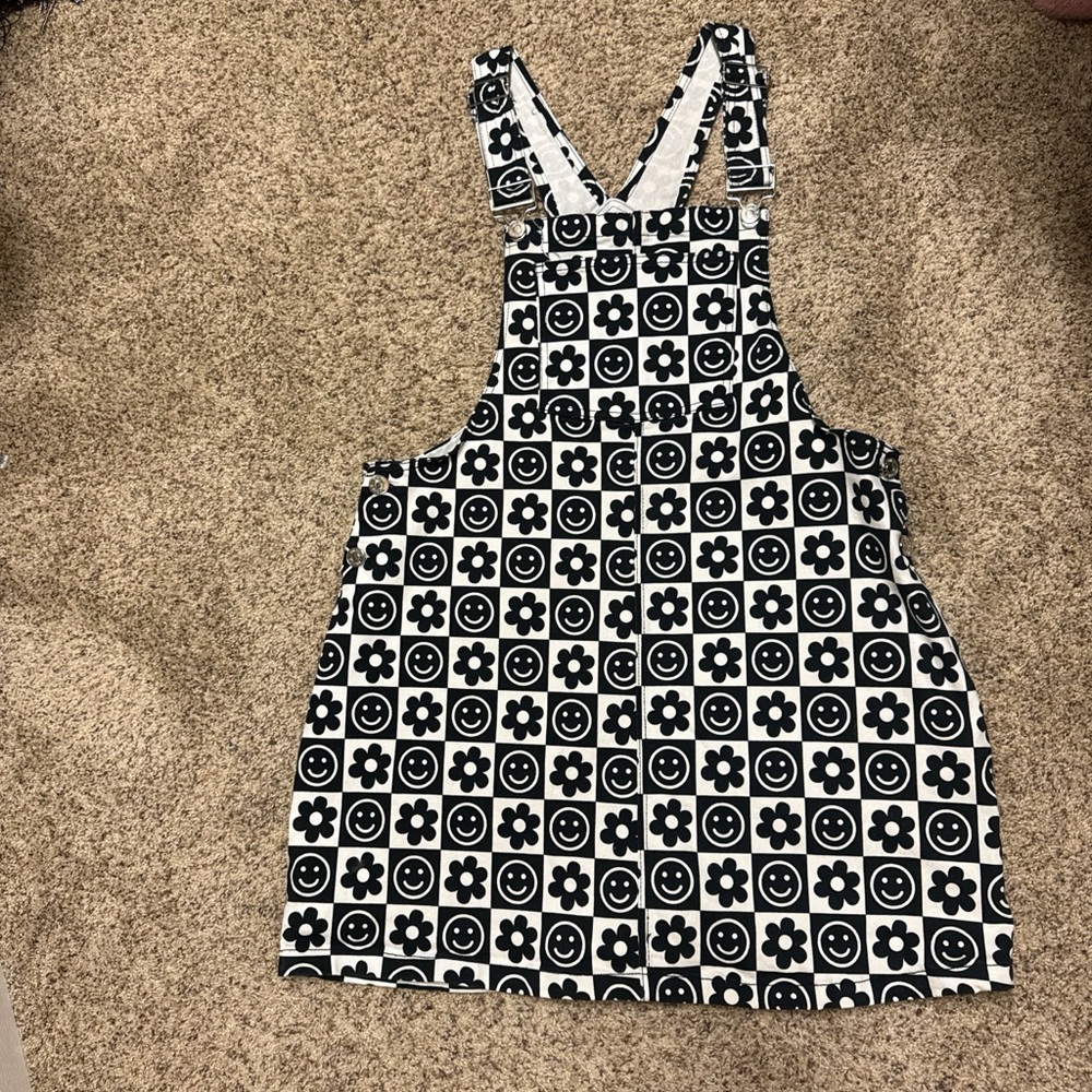 Forever 21 Black and White Smiley Pattern Dress
